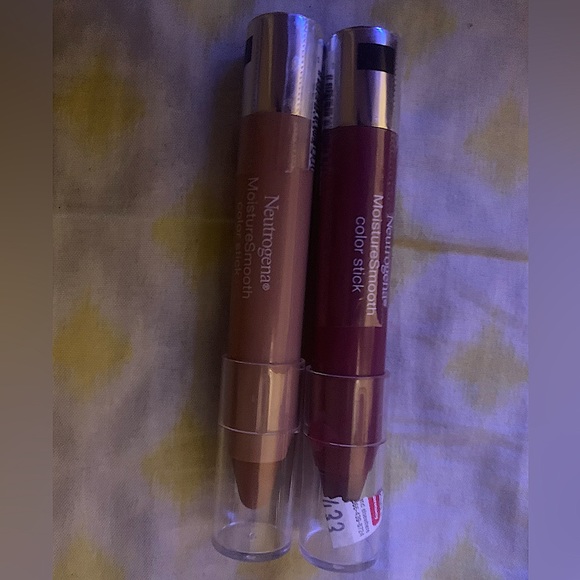 NEVER WORN MAKE-UP ESSENTIALS: - Picture 5 of 11